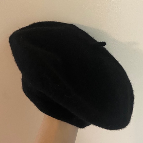 EUC Vintage Black Wool Beret - Picture 1 of 3